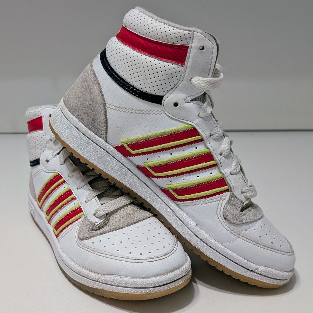 adidas Originals Top Ten Bulls Sneaker, White/Red/Yellow, 4.5 US Unisex Big Kid